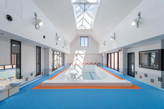 室内温水プール(4m×9m水深1.1m)<br />毎週スイミングコーチ2名と一緒に参加!<br /> 